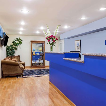 Days Inn By Wyndham Hampton Bagian luar foto