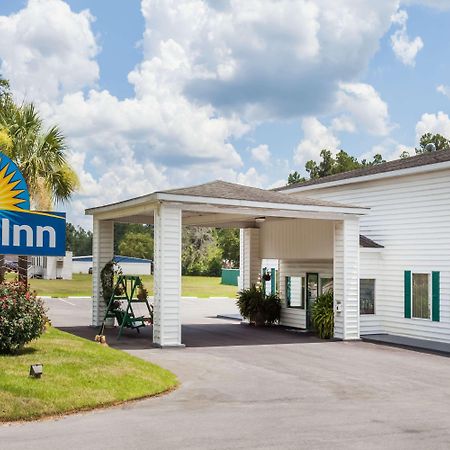 Days Inn By Wyndham Hampton Bagian luar foto