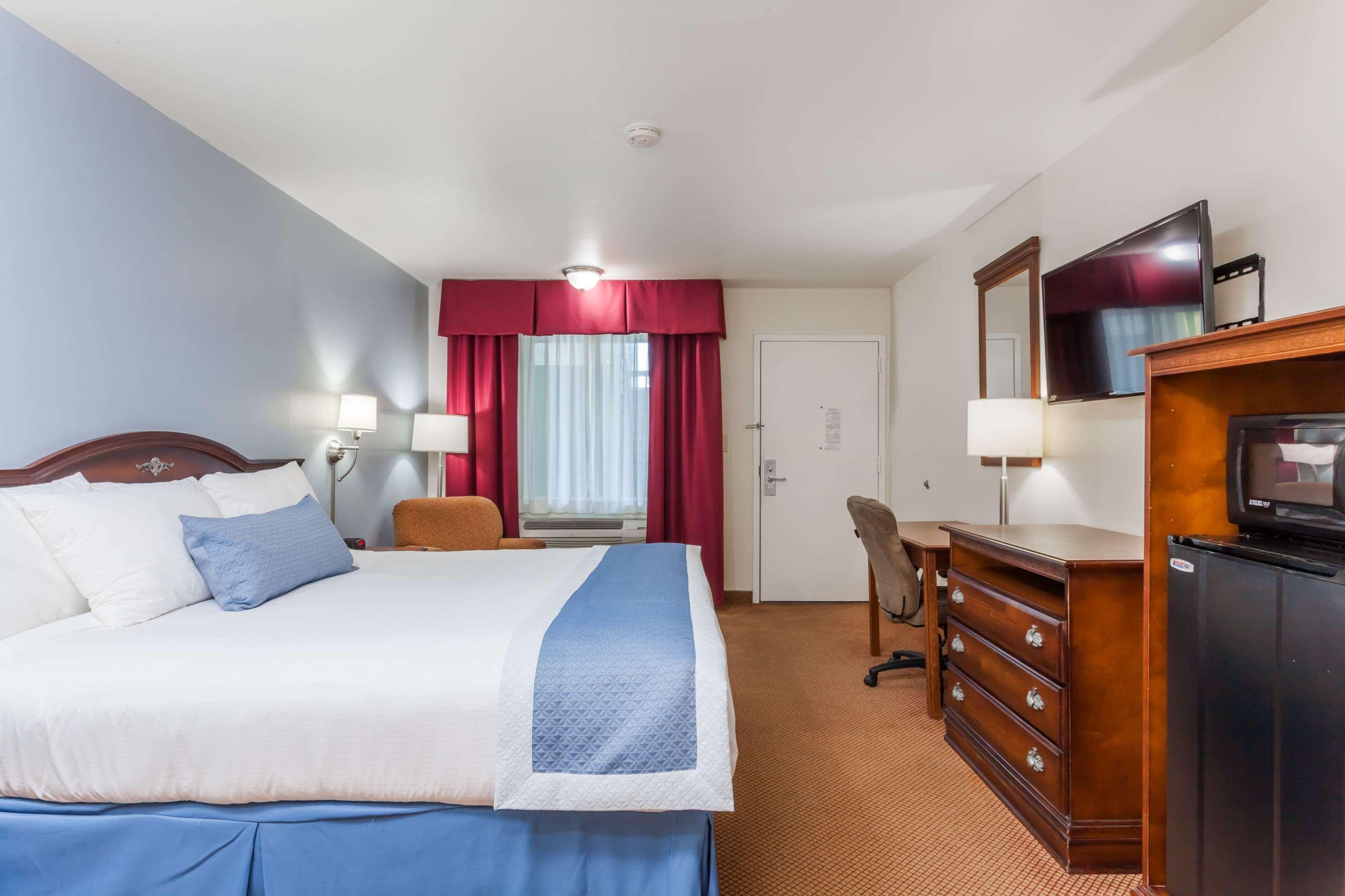 Days Inn By Wyndham Hampton Bagian luar foto