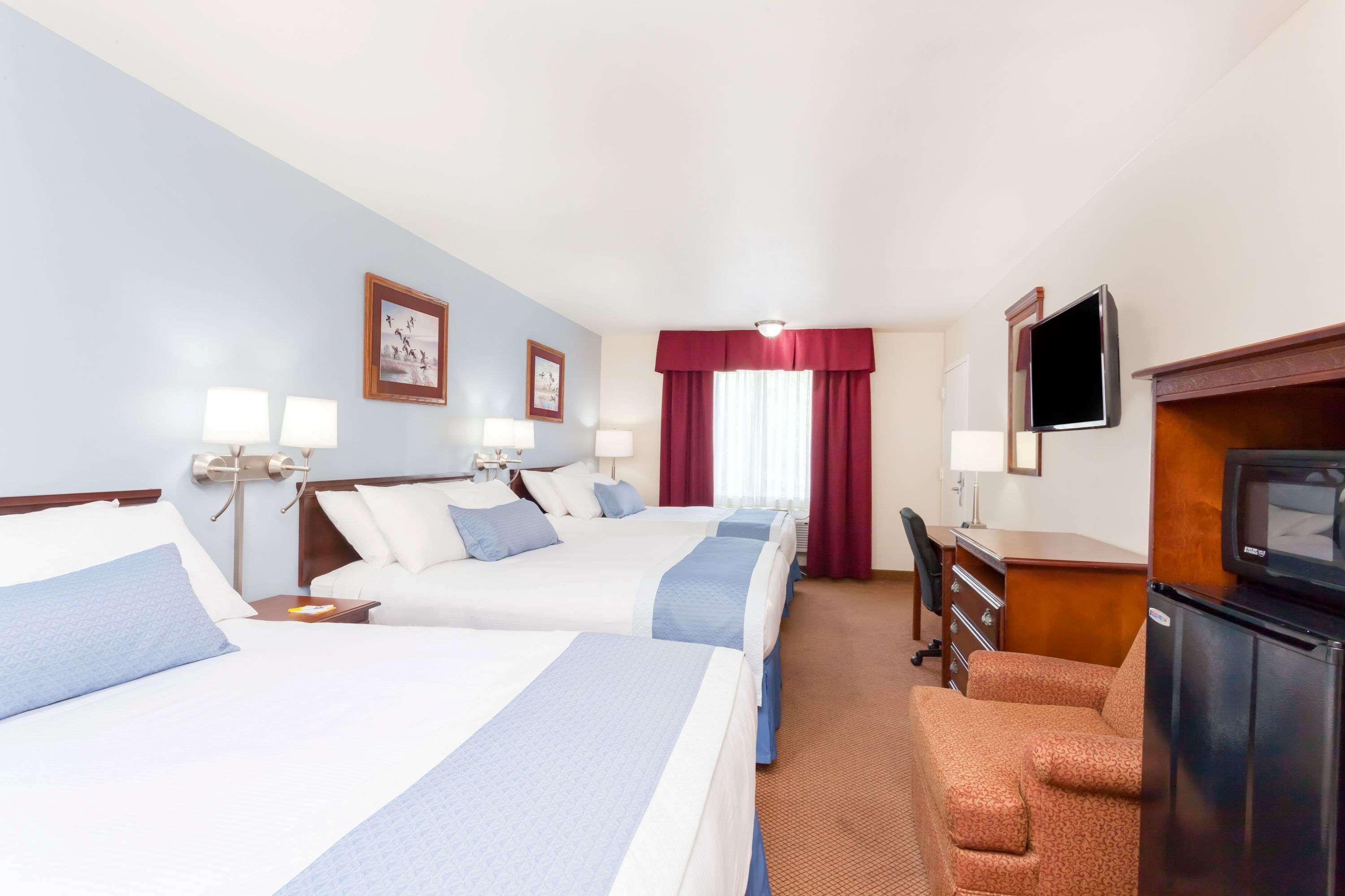 Days Inn By Wyndham Hampton Bagian luar foto