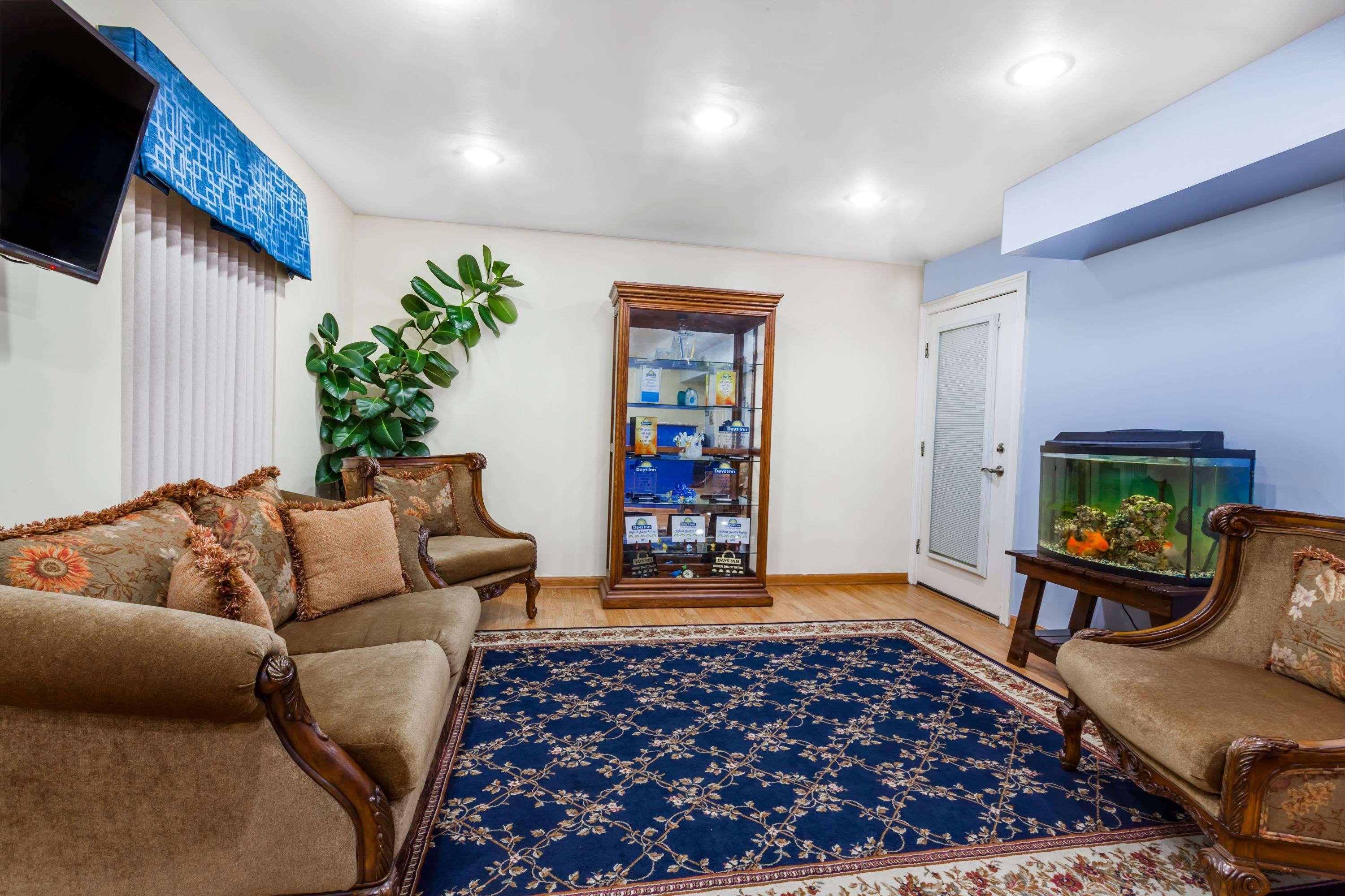 Days Inn By Wyndham Hampton Bagian luar foto