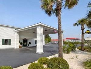 Days Inn By Wyndham Hampton Bagian luar foto